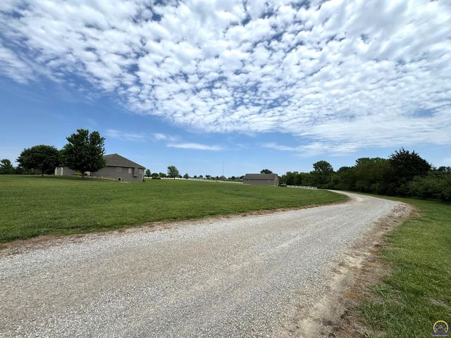 5230 SW Knudsen RD, Topeka, KS 66610