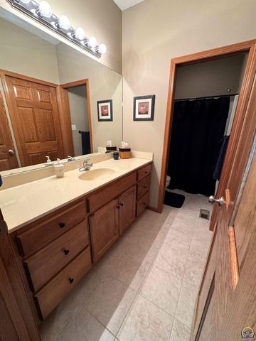 5230 SW Knudsen RD, Topeka, KS 66610