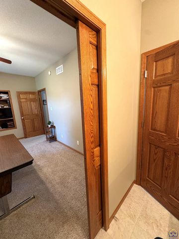 5230 SW Knudsen RD, Topeka, KS 66610