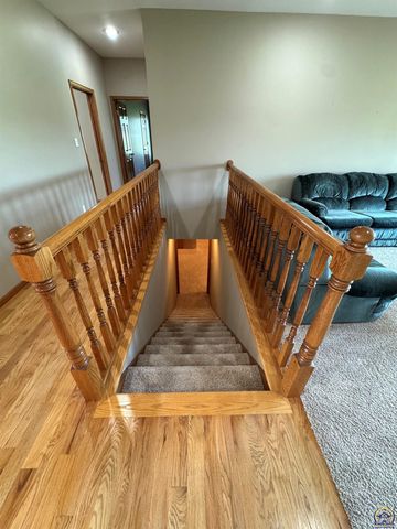 5230 SW Knudsen RD, Topeka, KS 66610