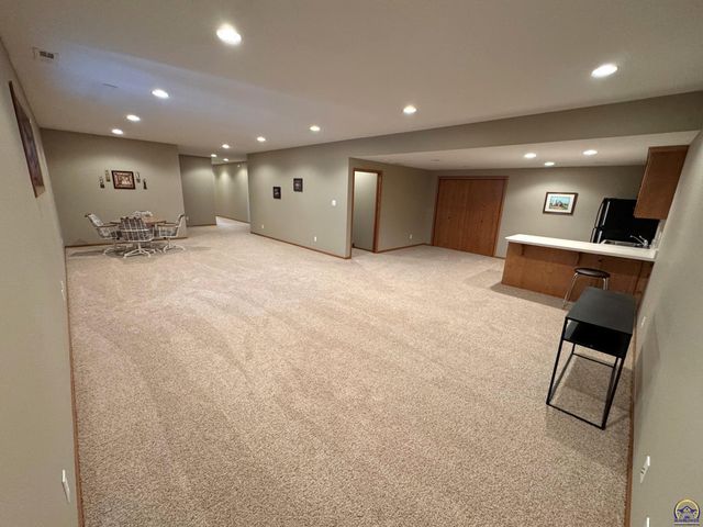 5230 SW Knudsen RD, Topeka, KS 66610
