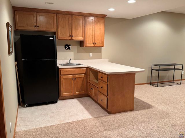 5230 SW Knudsen RD, Topeka, KS 66610