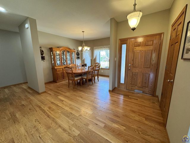 5230 SW Knudsen RD, Topeka, KS 66610
