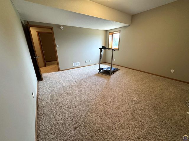5230 SW Knudsen RD, Topeka, KS 66610