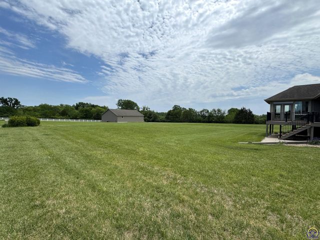 5230 SW Knudsen RD, Topeka, KS 66610
