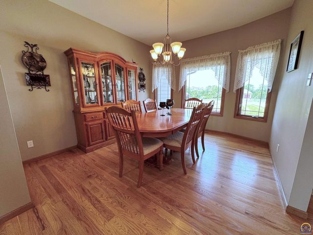 5230 SW Knudsen RD, Topeka, KS 66610