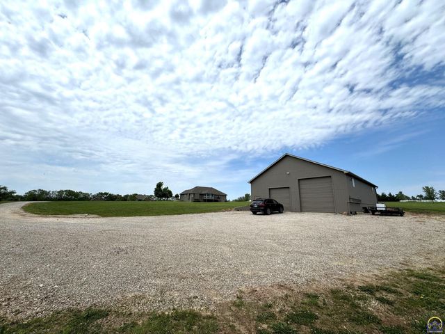 5230 SW Knudsen RD, Topeka, KS 66610