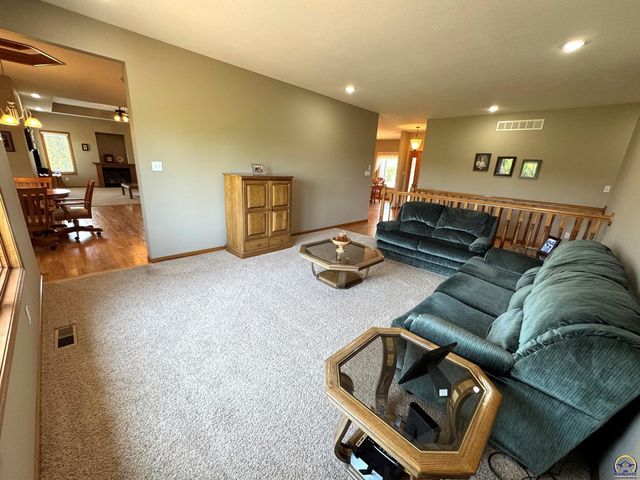 5230 SW Knudsen RD, Topeka, KS 66610