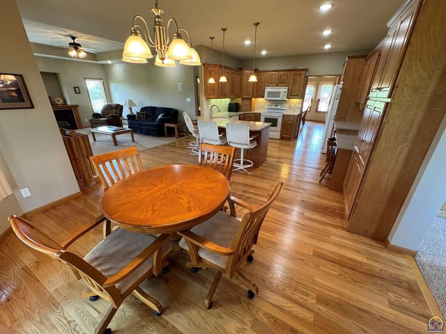 5230 SW Knudsen RD, Topeka, KS 66610