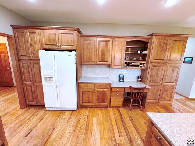 5230 SW Knudsen RD, Topeka, KS 66610