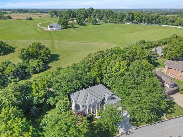 1629 SW Hedgewood Lane, Lee's Summit, MO 64081