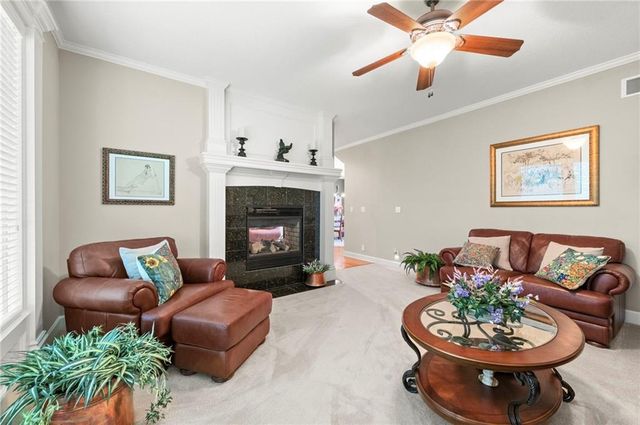 1629 SW Hedgewood Lane, Lee's Summit, MO 64081