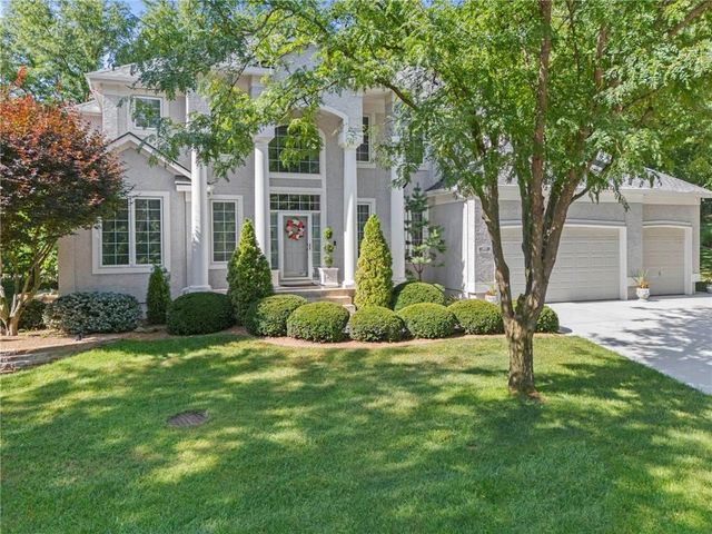 1629 SW Hedgewood Lane, Lee's Summit, MO 64081