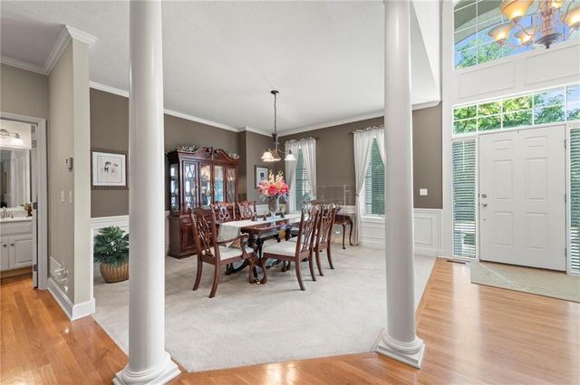 1629 SW Hedgewood Lane, Lee's Summit, MO 64081