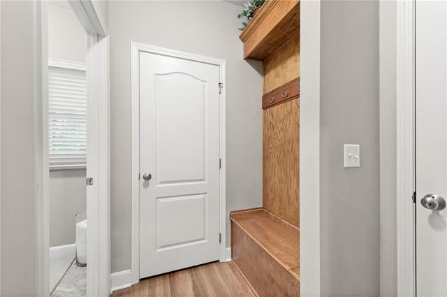 1629 SW Hedgewood Lane, Lee's Summit, MO 64081