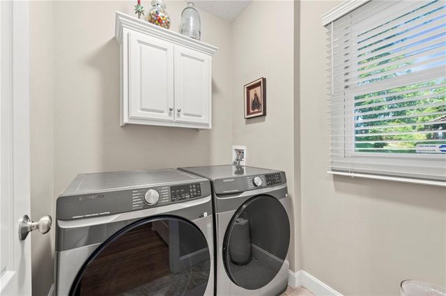 1629 SW Hedgewood Lane, Lee's Summit, MO 64081