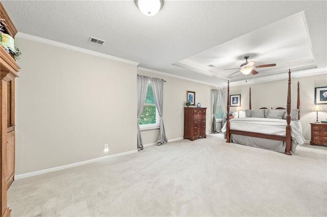 1629 SW Hedgewood Lane, Lee's Summit, MO 64081
