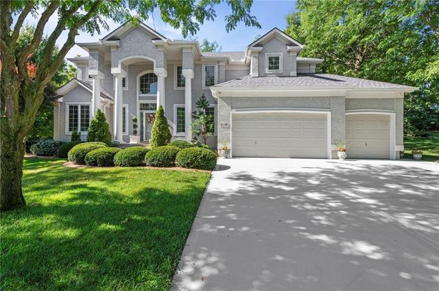 1629 SW Hedgewood Lane, Lee's Summit, MO 64081