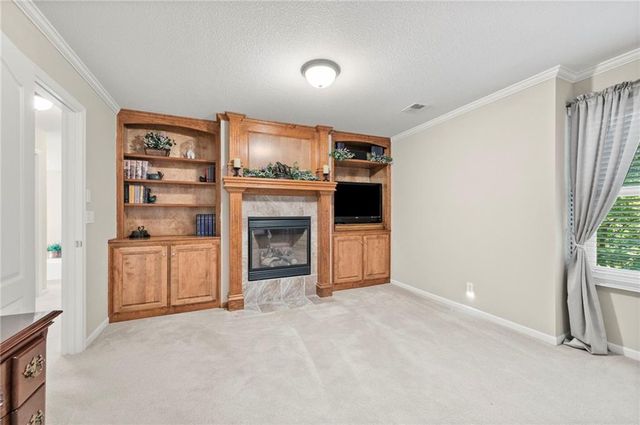 1629 SW Hedgewood Lane, Lee's Summit, MO 64081