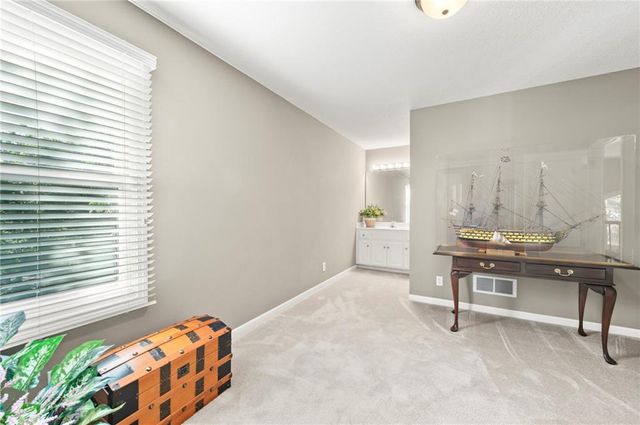 1629 SW Hedgewood Lane, Lee's Summit, MO 64081