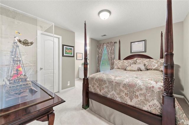 1629 SW Hedgewood Lane, Lee's Summit, MO 64081