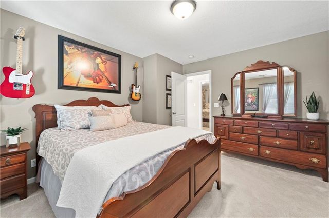 1629 SW Hedgewood Lane, Lee's Summit, MO 64081