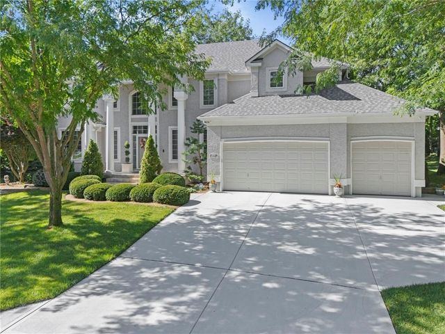 1629 SW Hedgewood Lane, Lee's Summit, MO 64081