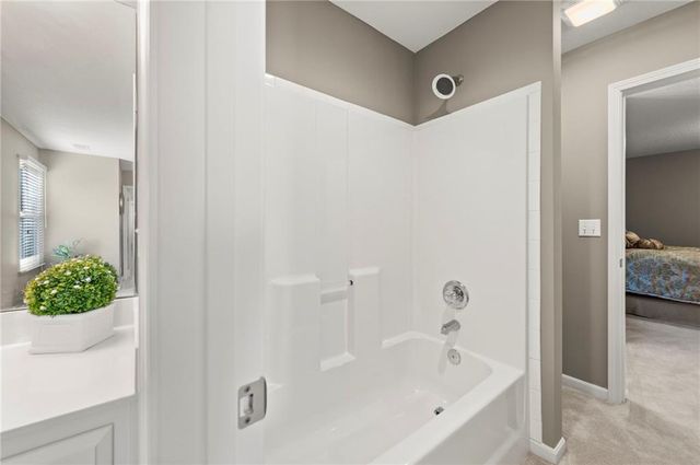 1629 SW Hedgewood Lane, Lee's Summit, MO 64081