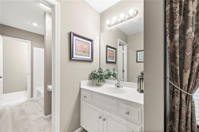 1629 SW Hedgewood Lane, Lee's Summit, MO 64081