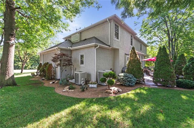 1629 SW Hedgewood Lane, Lee's Summit, MO 64081