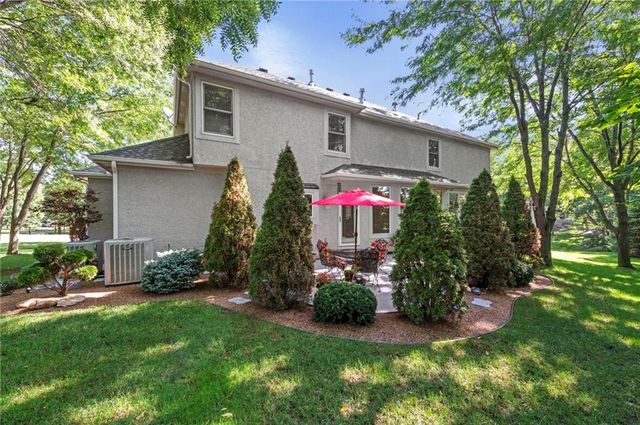1629 SW Hedgewood Lane, Lee's Summit, MO 64081