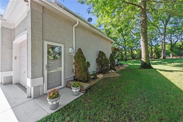 1629 SW Hedgewood Lane, Lee's Summit, MO 64081