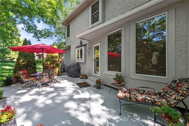 1629 SW Hedgewood Lane, Lee's Summit, MO 64081