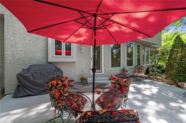 1629 SW Hedgewood Lane, Lee's Summit, MO 64081
