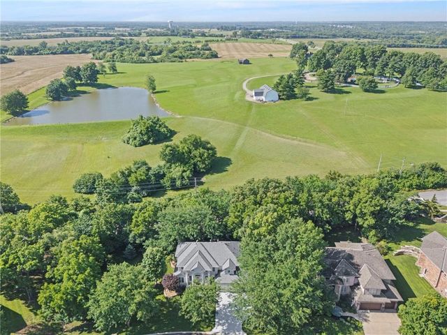1629 SW Hedgewood Lane, Lee's Summit, MO 64081