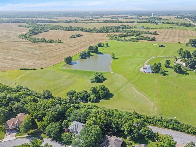1629 SW Hedgewood Lane, Lee's Summit, MO 64081
