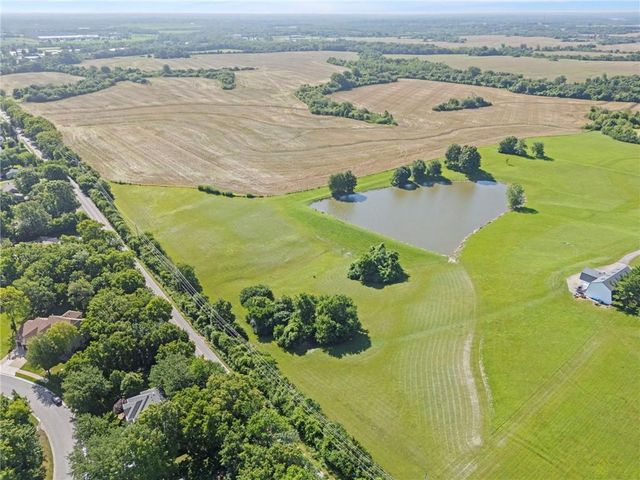 1629 SW Hedgewood Lane, Lee's Summit, MO 64081