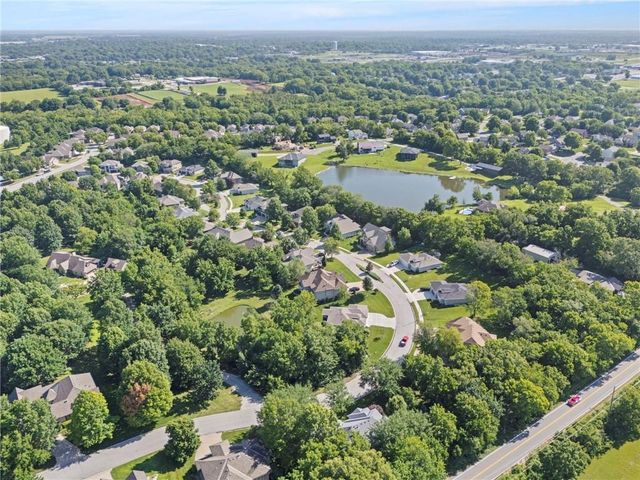 1629 SW Hedgewood Lane, Lee's Summit, MO 64081