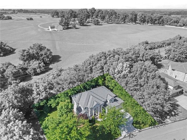 1629 SW Hedgewood Lane, Lee's Summit, MO 64081
