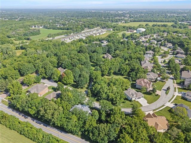 1629 SW Hedgewood Lane, Lee's Summit, MO 64081