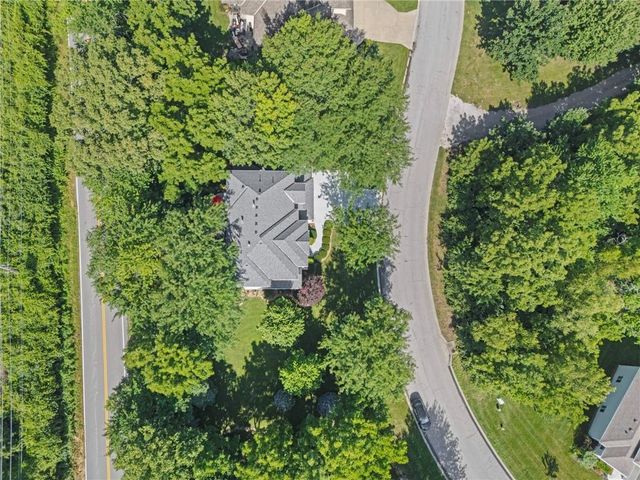 1629 SW Hedgewood Lane, Lee's Summit, MO 64081