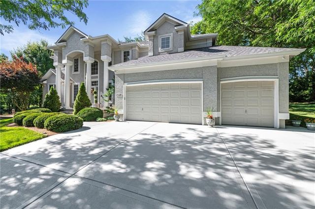 1629 SW Hedgewood Lane, Lee's Summit, MO 64081