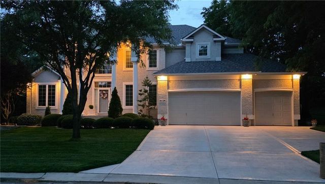 1629 SW Hedgewood Lane, Lee's Summit, MO 64081