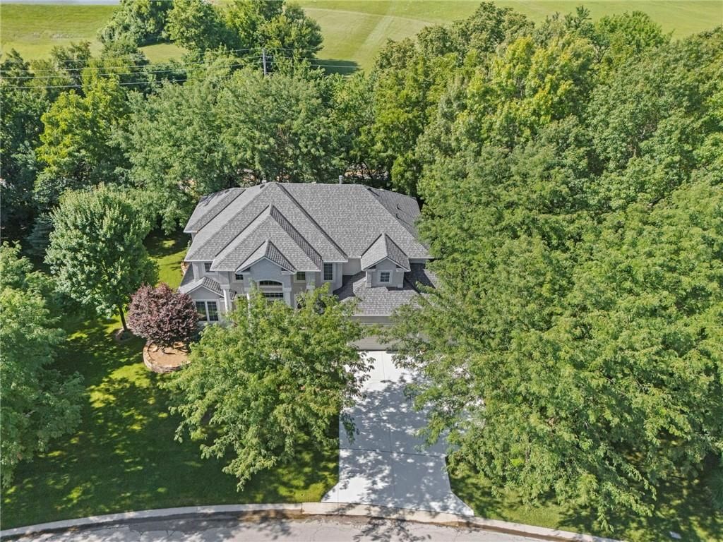 1629 SW Hedgewood Lane, Lee's Summit, MO 64081