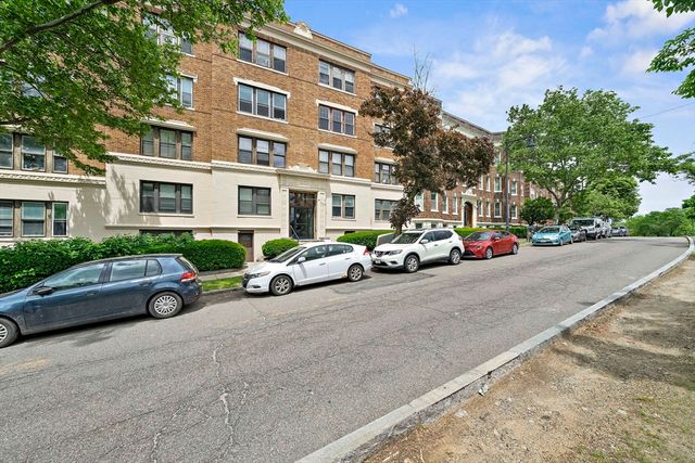 1653 Commonwealth Ave 5, Boston, MA 02135