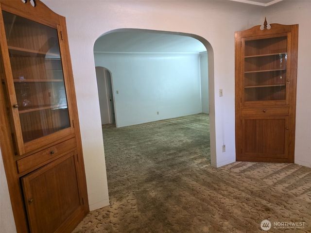 811 Lewis Avenue, Sumner, WA 98390