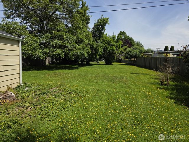 811 Lewis Avenue, Sumner, WA 98390