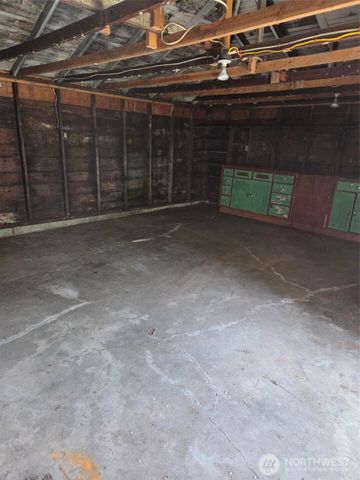 811 Lewis Avenue, Sumner, WA 98390
