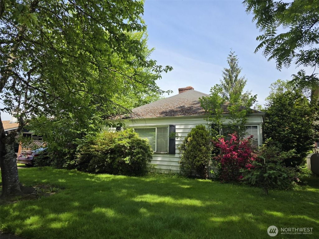 811 Lewis Avenue, Sumner, WA 98390