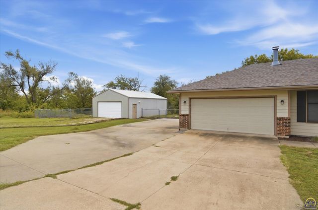 4401 NW 46th ST, Topeka, KS 66618